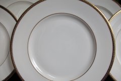 MINTON ST JAMES- DINNER PLATE   .....   http://jaapiesfinechinastore.com
