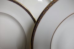 MINTON ST JAMES- DINNER PLATE   .....   http://jaapiesfinechinastore.com