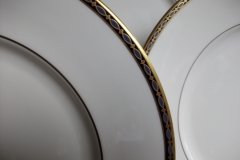MINTON ST JAMES- DINNER PLATE   .....   http://jaapiesfinechinastore.com