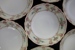 PAUL MULLER POMPADOUR- BERRY BOWL   5  1/4" ..... http://jaapiesfinechinastore.com