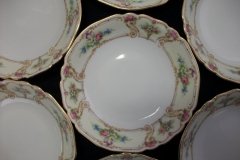 PAUL MULLER POMPADOUR- BERRY BOWL   5  1/4" ..... http://jaapiesfinechinastore.com