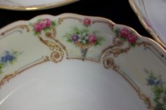 PAUL MULLER POMPADOUR- BERRY BOWL   5  1/4" ..... http://jaapiesfinechinastore.com