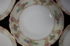 PAUL MULLER POMPADOUR- BERRY BOWL   5  1/4" ..... http://jaapiesfinechinastore.com