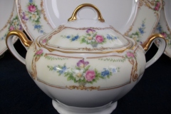 PAUL MULLER POMPADOUR- COVERED SUGAR BOWL   .....   https://www.jaapiesfinechinastore.com