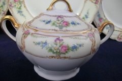 PAUL MULLER POMPADOUR- COVERED SUGAR BOWL   .....   http://jaapiesfinechinastore.com