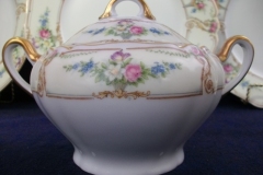 PAUL MULLER POMPADOUR- COVERED SUGAR BOWL   .....   https://www.jaapiesfinechinastore.com