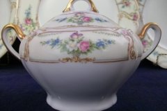 PAUL MULLER POMPADOUR- COVERED SUGAR BOWL   .....   http://jaapiesfinechinastore.com