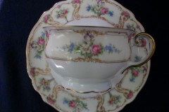 PAUL MULLER POMPADOUR- CUP & SAUCER    .....   https://www.jaapiesfinechinastore.com