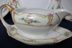 PAUL MULLER POMPADOUR- GRAVY BOAT WITH UNDERPLATE    .....   https://www.jaapiesfinechinastore.com