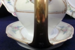 PAUL MULLER POMPADOUR- GRAVY BOAT WITH UNDERPLATE    .....   https://www.jaapiesfinechinastore.com