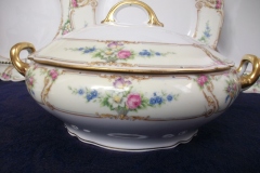 PAUL MULLER POMPADOUR- ROUND COVERED SERVING BOWL  ..... https://www.jaapiesfinechinastore.com