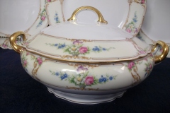 PAUL MULLER POMPADOUR- ROUND COVERED SERVING BOWL  ..... https://www.jaapiesfinechinastore.com