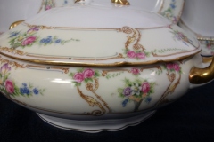 PAUL MULLER POMPADOUR- ROUND COVERED SERVING BOWL  ..... https://www.jaapiesfinechinastore.com