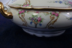 PAUL MULLER POMPADOUR- ROUND COVERED SERVING BOWL  ..... https://www.jaapiesfinechinastore.com