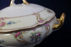 PAUL MULLER POMPADOUR- ROUND COVERED SERVING BOWL  ..... http://jaapiesfinechinastore.com