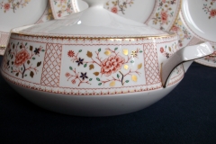 ROYAL CROWN DERBY LUCIENNE #A1266- COVERED SERVING BOWL   .....   https://www.jaapiesfinechinastore.com