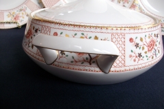 ROYAL CROWN DERBY LUCIENNE #A1266- COVERED SERVING BOWL   .....   https://www.jaapiesfinechinastore.com