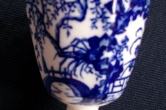ROYAL CROWN DERBY MIKADO- EGG CUP   .....   http://jaapiesfinechinastore.com