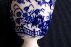ROYAL CROWN DERBY MIKADO- EGG CUP   .....   http://jaapiesfinechinastore.com