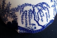ROYAL CROWN DERBY MIKADO- MUFFIN DISH   .....   http://jaapiesfinechinastore.com
