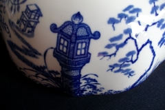 ROYAL CROWN DERBY MIKADO- MUFFIN DISH   .....   https://www.jaapiesfinechinastore.com