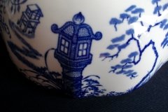 ROYAL CROWN DERBY MIKADO- MUFFIN DISH   .....   http://jaapiesfinechinastore.com