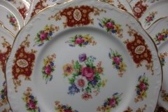 REGENCY FLORAL SPRAYS, MAROON & TAN CARTOUCHE-  DINNER PLATE  10 5/8"   .....   http://jaapiesfinechinastore.com