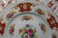 REGENCY FLORAL SPRAYS, MAROON & TAN CARTOUCHE-  DINNER PLATE  10 5/8"   .....   http://jaapiesfinechinastore.com