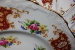 REGENCY FLORAL SPRAYS, MAROON & TAN CARTOUCHE-  DINNER PLATE  10 5/8"   .....   http://jaapiesfinechinastore.com