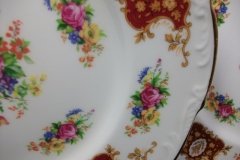 REGENCY FLORAL SPRAYS, MAROON & TAN CARTOUCHE-  DINNER PLATE  10 5/8"   .....   http://jaapiesfinechinastore.com
