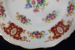 REGENCY FLORAL SPRAYS, MAROON & TAN CARTOUCHE-  DINNER PLATE  10 5/8"   .....   http://jaapiesfinechinastore.com