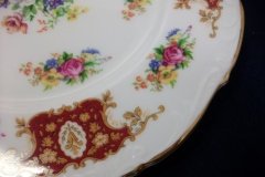 REGENCY FLORAL SPRAYS, MAROON & TAN CARTOUCHE-  DINNER PLATE  10 5/8"   .....   http://jaapiesfinechinastore.com