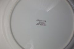 REGENCY FLORAL SPRAYS, MAROON & TAN CARTOUCHE-  DINNER PLATE  10 5/8"   .....   http://jaapiesfinechinastore.com