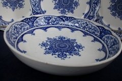 WEDGWOOD QUEEN CHARLOTTE- ROUND SERVING BOWL 9 1/4"     .....   http://jaapiesfinechinastore.com