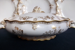 ROYAL CROWN DERBY ROYAL ST JAMES-  COVERED SERVING BOWL   .....   https://www.jaapiesfinechinastore.com