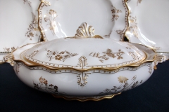 ROYAL CROWN DERBY ROYAL ST JAMES-  COVERED SERVING BOWL   .....   https://www.jaapiesfinechinastore.com