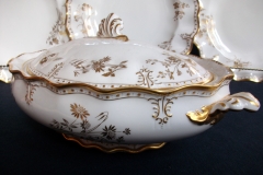 ROYAL CROWN DERBY ROYAL ST JAMES-  COVERED SERVING BOWL   .....   https://www.jaapiesfinechinastore.com