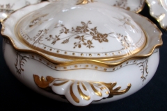 ROYAL CROWN DERBY ROYAL ST JAMES-  COVERED SERVING BOWL   .....   https://www.jaapiesfinechinastore.com