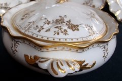 ROYAL CROWN DERBY ROYAL ST JAMES-  COVERED SERVING BOWL   .....   http://jaapiesfinechinastore.com