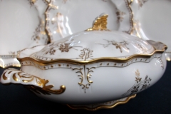 ROYAL CROWN DERBY ROYAL ST JAMES-  COVERED SERVING BOWL   .....   https://www.jaapiesfinechinastore.com