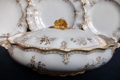 ROYAL CROWN DERBY ROYAL ST JAMES-  COVERED SERVING BOWL   .....   https://www.jaapiesfinechinastore.com