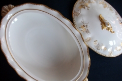 ROYAL CROWN DERBY ROYAL ST JAMES-  COVERED SERVING BOWL   .....   https://www.jaapiesfinechinastore.com