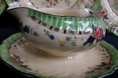 ROYAL DOULTON THE VERNON GREEN- GRAVY BOAT WITH ATTACHED UNDERPLATE    .....   http://jaapiesfinechinastore.com