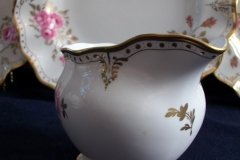 ROYAL CROWN DERBY ROYAL PINXTON ROSES A1155 -  CREAMER  10oz   .....   http://jaapiesfinechinastore.com
