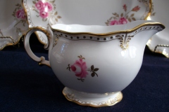 ROYAL CROWN DERBY ROYAL PINXTON ROSES A1155 -  CREAMER  10oz   .....   https://www.jaapiesfinechinastore.com