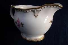 ROYAL CROWN DERBY ROYAL PINXTON ROSES A1155 -  CREAMER  10oz   .....   http://jaapiesfinechinastore.com