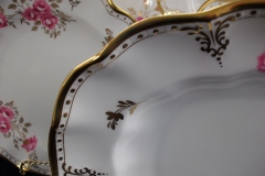 ROYAL CROWN DERBY ROYAL PINXTON ROSES A1155 -  SERVING PLATTER  13  1/8"    .....   https://www.jaapiesfinechinastore.com