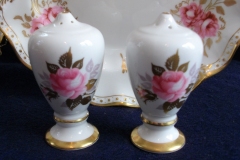 ROYAL CROWN DERBY ROYAL PINXTON ROSES A1155 -  SHAKER  7 HOLE  .....   https://www.jaapiesfinechinastore.com