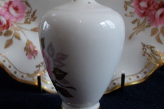 ROYAL CROWN DERBY ROYAL PINXTON ROSES A1155 -  SHAKER  7 HOLE  .....   https://www.jaapiesfinechinastore.com