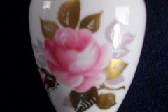 ROYAL CROWN DERBY ROYAL PINXTON ROSES A1155 -  SHAKER  7 HOLE  .....   http://jaapiesfinechinastore.com